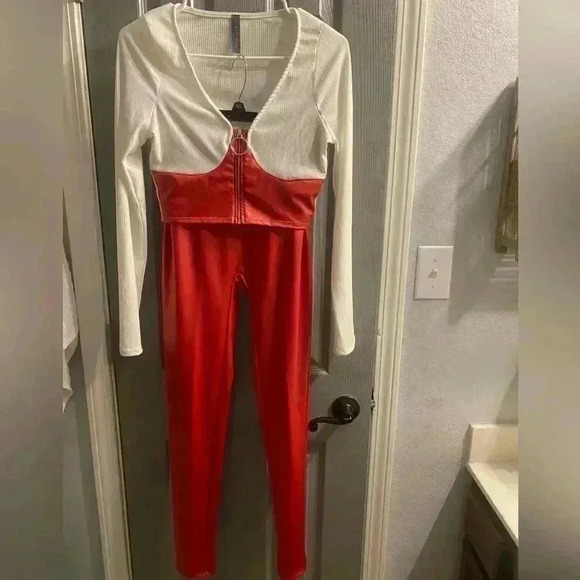 May Pink 2 piece set red & white zippered crop top with red elastic waist pants - Picture 5 of 12